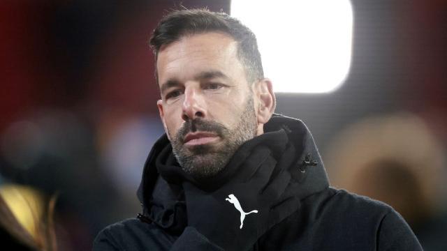 开云-晚上谈好早上变卦 范尼末轮前突然辞职为哪般？