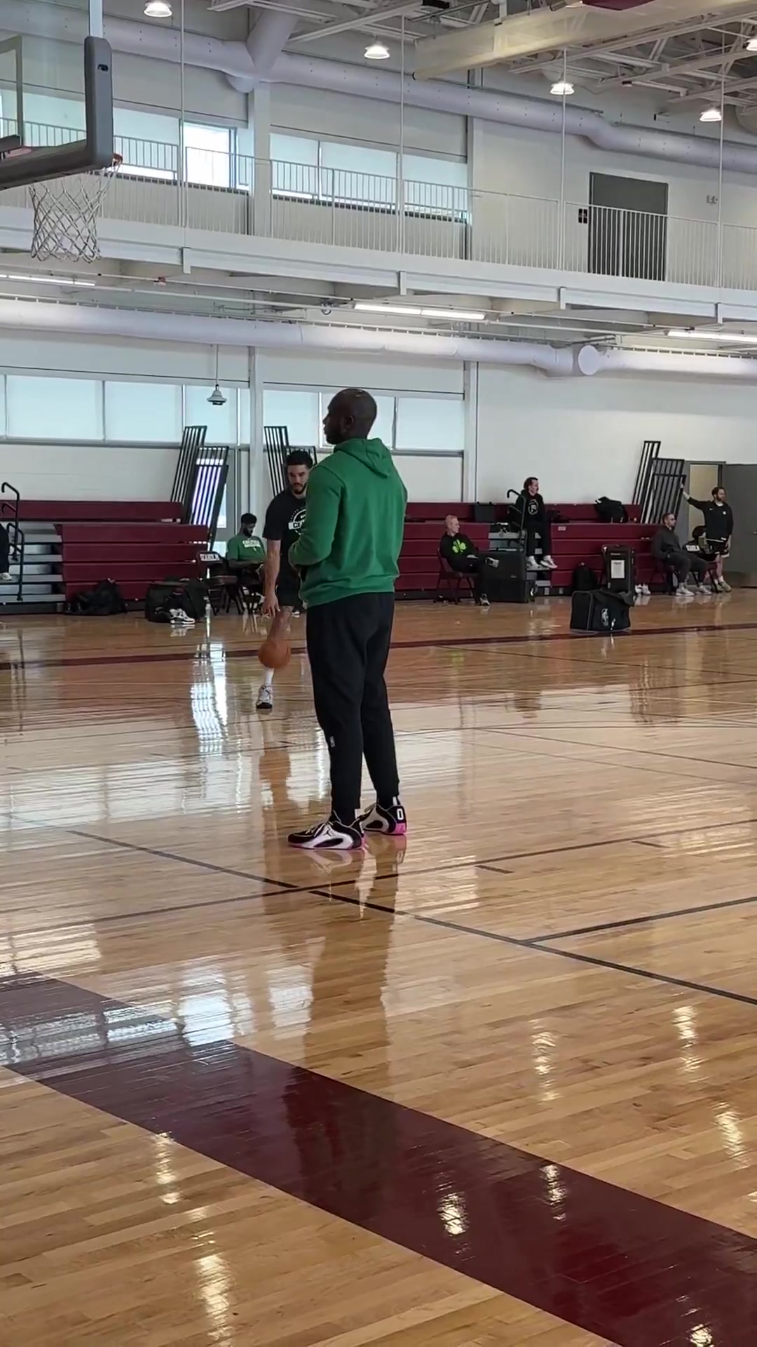 开云APP-真要本赛季复出？塔图姆今日进行了原地投篮训练