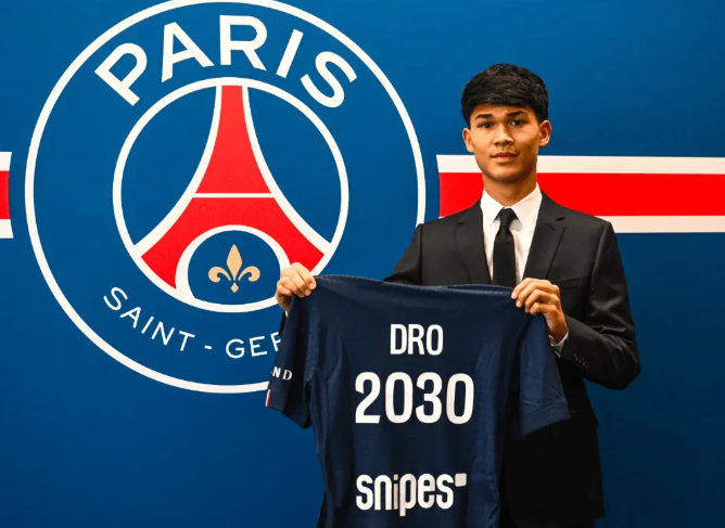 开云体育下载-巴萨小马云空降大巴黎！签约4年，为钱背叛巴萨，拉波尔塔惋惜|巴塞罗那|拉马西亚|德罗·费尔南德斯|德罗|巴黎圣日耳曼_新浪体育_新浪新闻