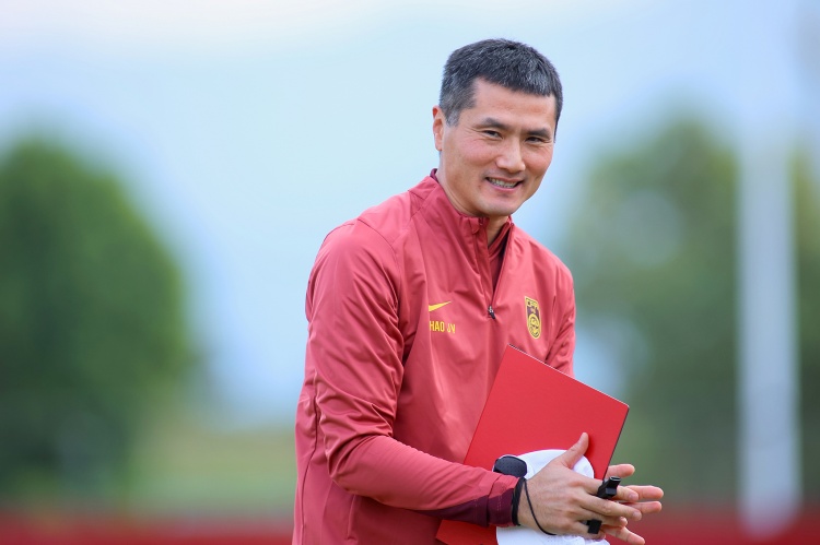 开云体育官网-马德兴：国足迪拜基地草坪质量远超海口，多支欧洲俱乐部在此冬训