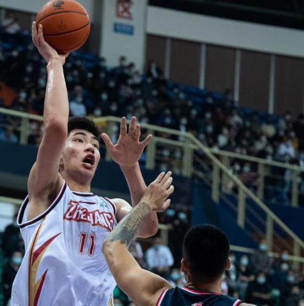 kaiyun.com-余嘉豪首秀即有惊艳发挥 2021不愧为CBA新秀大年