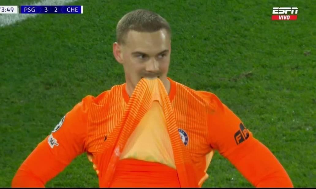 开云体育官网-“玩火门将”桑切斯对阵巴黎坐替补，但约恩森现2次严重失误