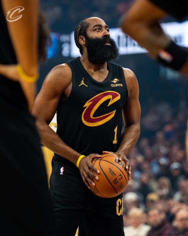 kaiyun-哈登骑士主场首秀只进1球 疯狂喂饼助队友创新高